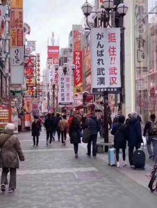 日本街頭“中文標語”走紅